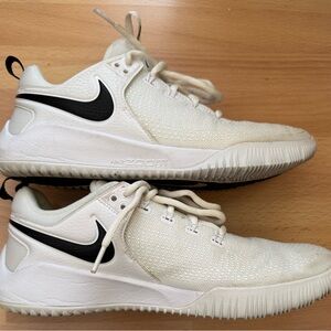 Nike Zoom Hyperace 2 volleyball White Sneakers with Black Swoosh (pre-owned)